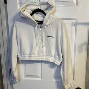 Alphalete cropped half zipped white hoodie. Cropped sweatshirt. Size medium.
